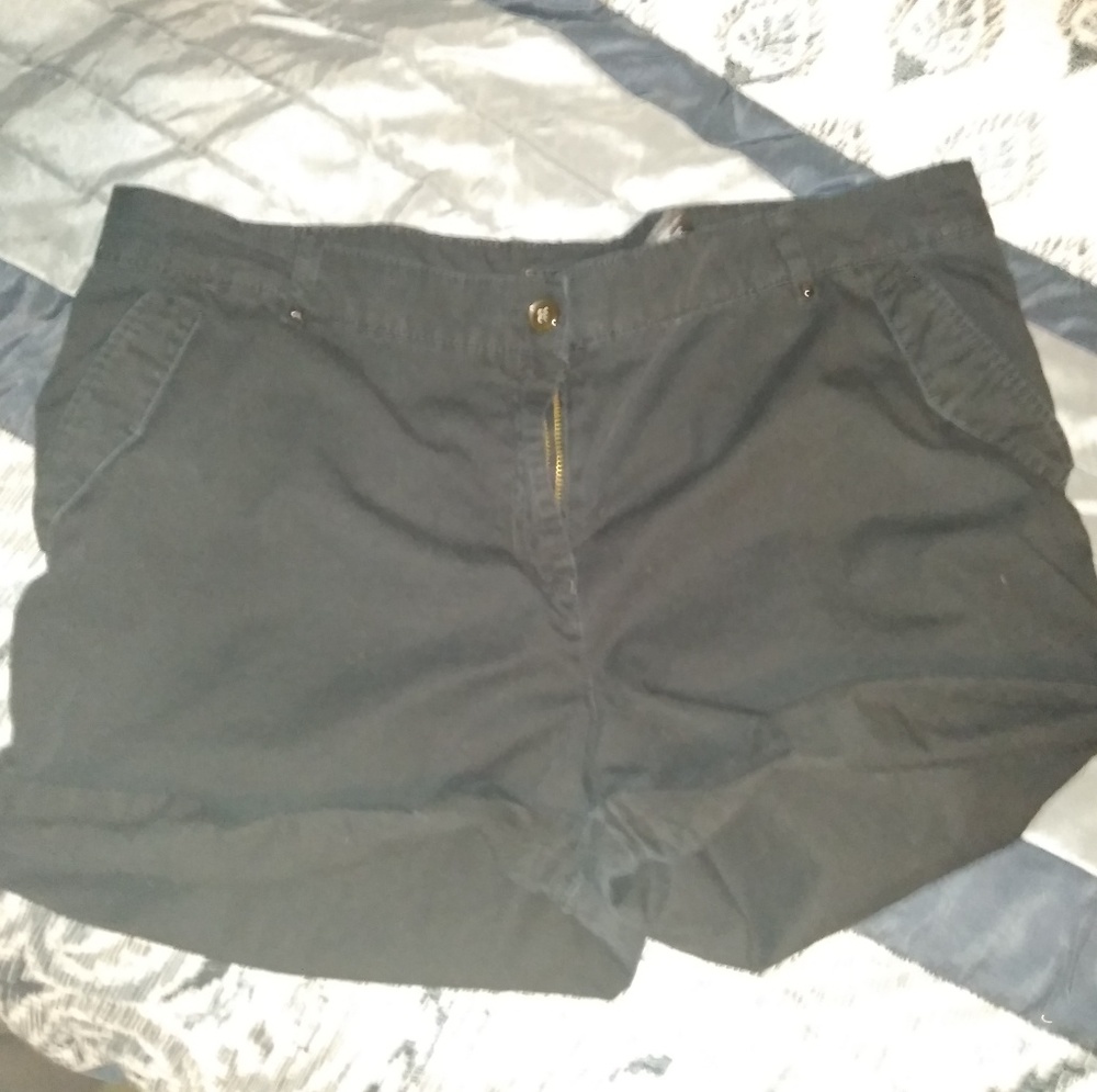 H&M black shorts only worn a few times